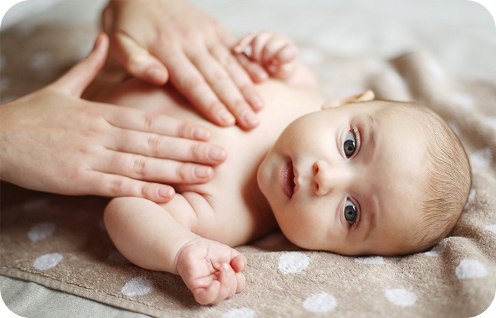 Massage bei Bauchweh | Babyservice