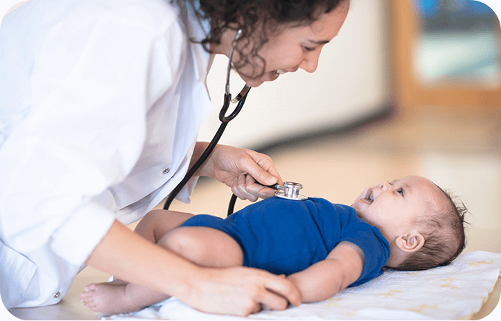 Baby bei Kinderärztin | Babyservice